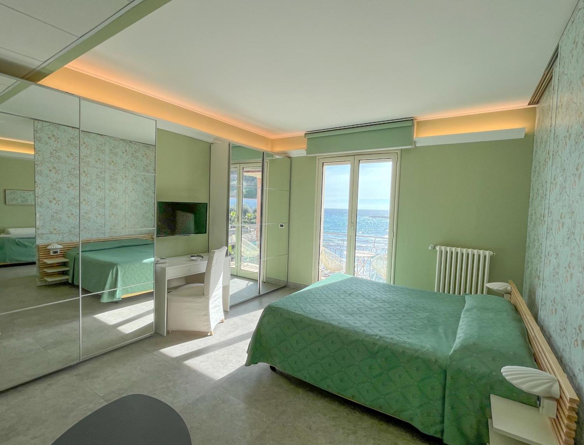 Jasmin Charme Hotel Diano Marina Exterior photo