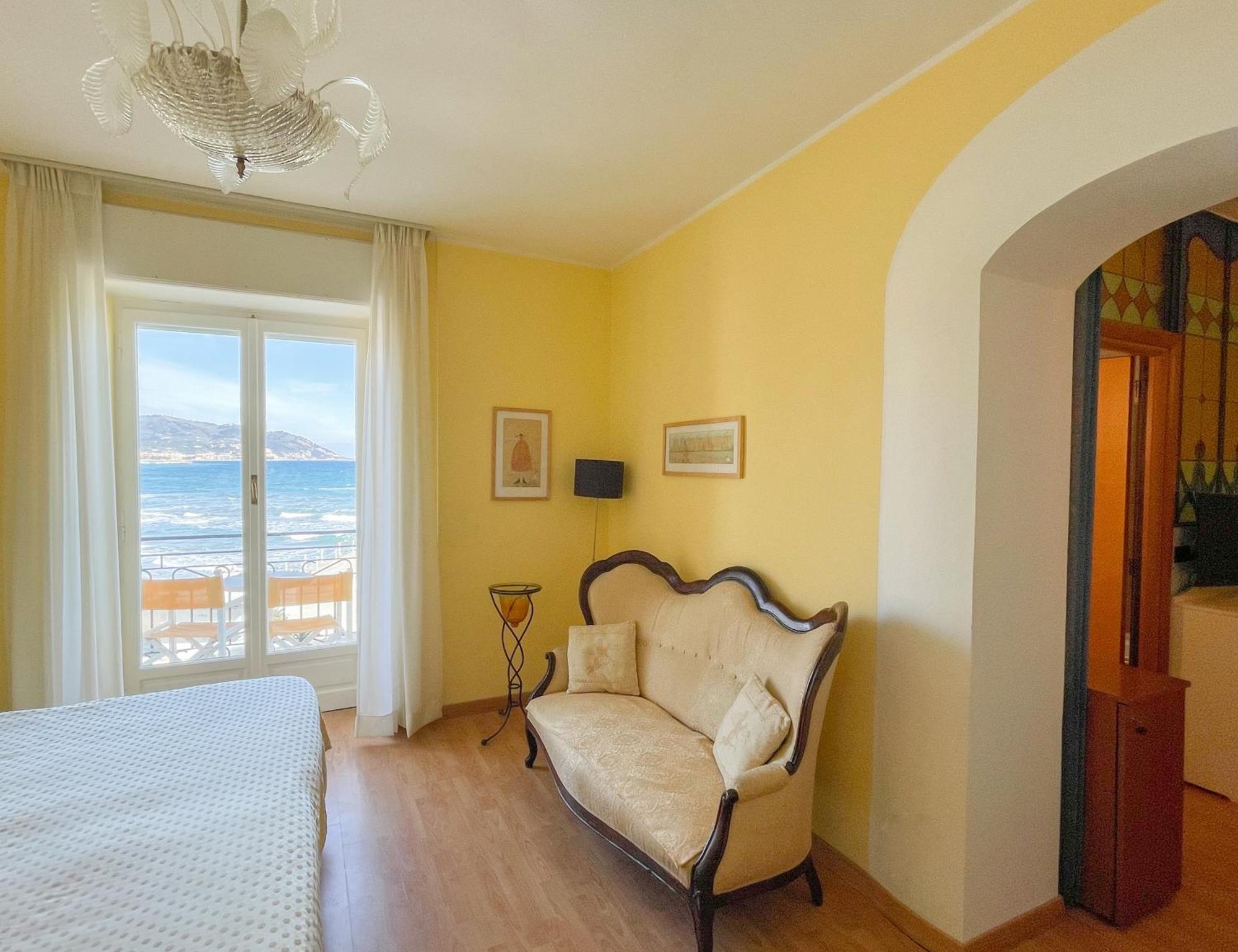 Jasmin Charme Hotel Diano Marina Exterior photo