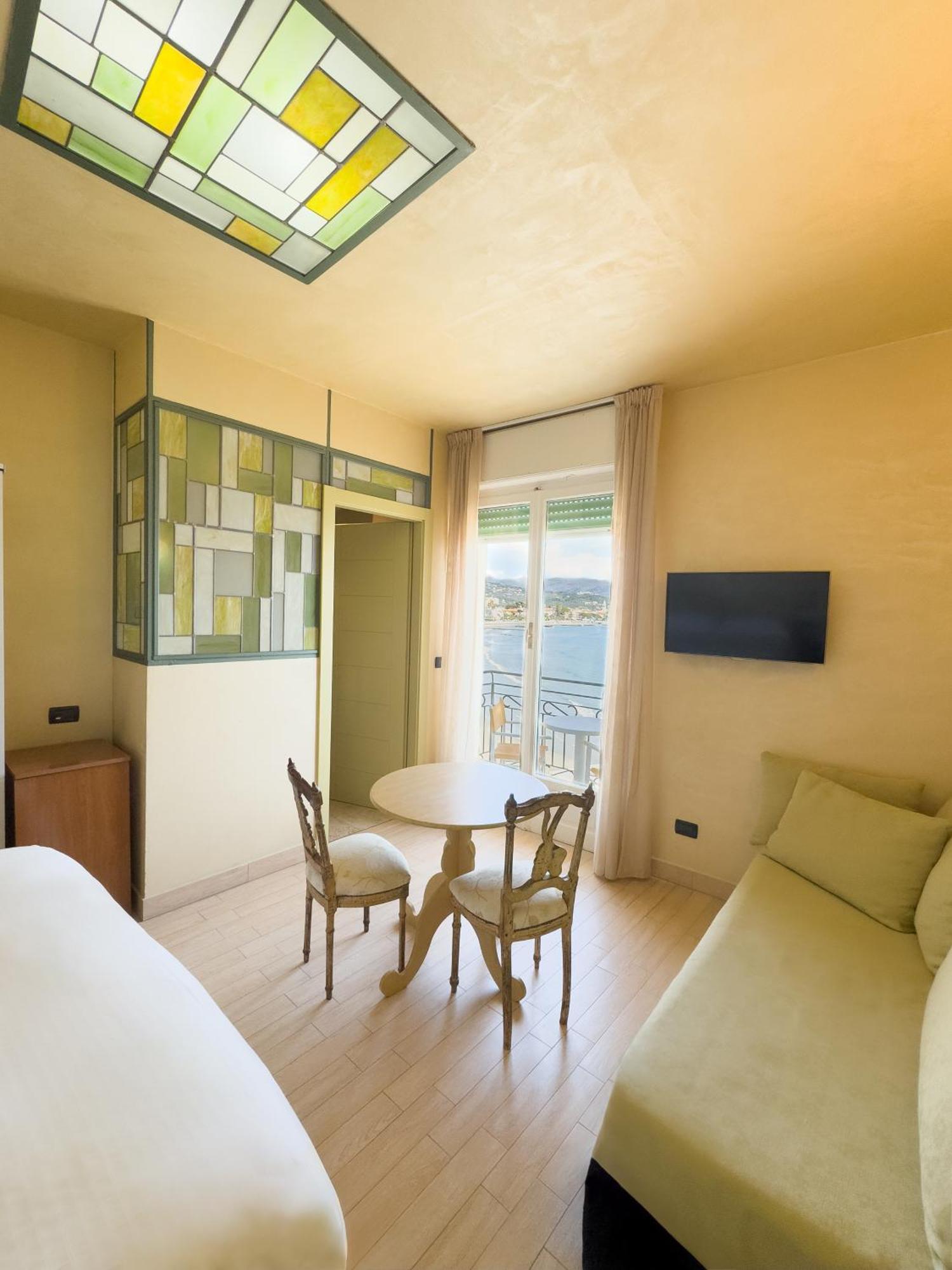 Jasmin Charme Hotel Diano Marina Exterior photo