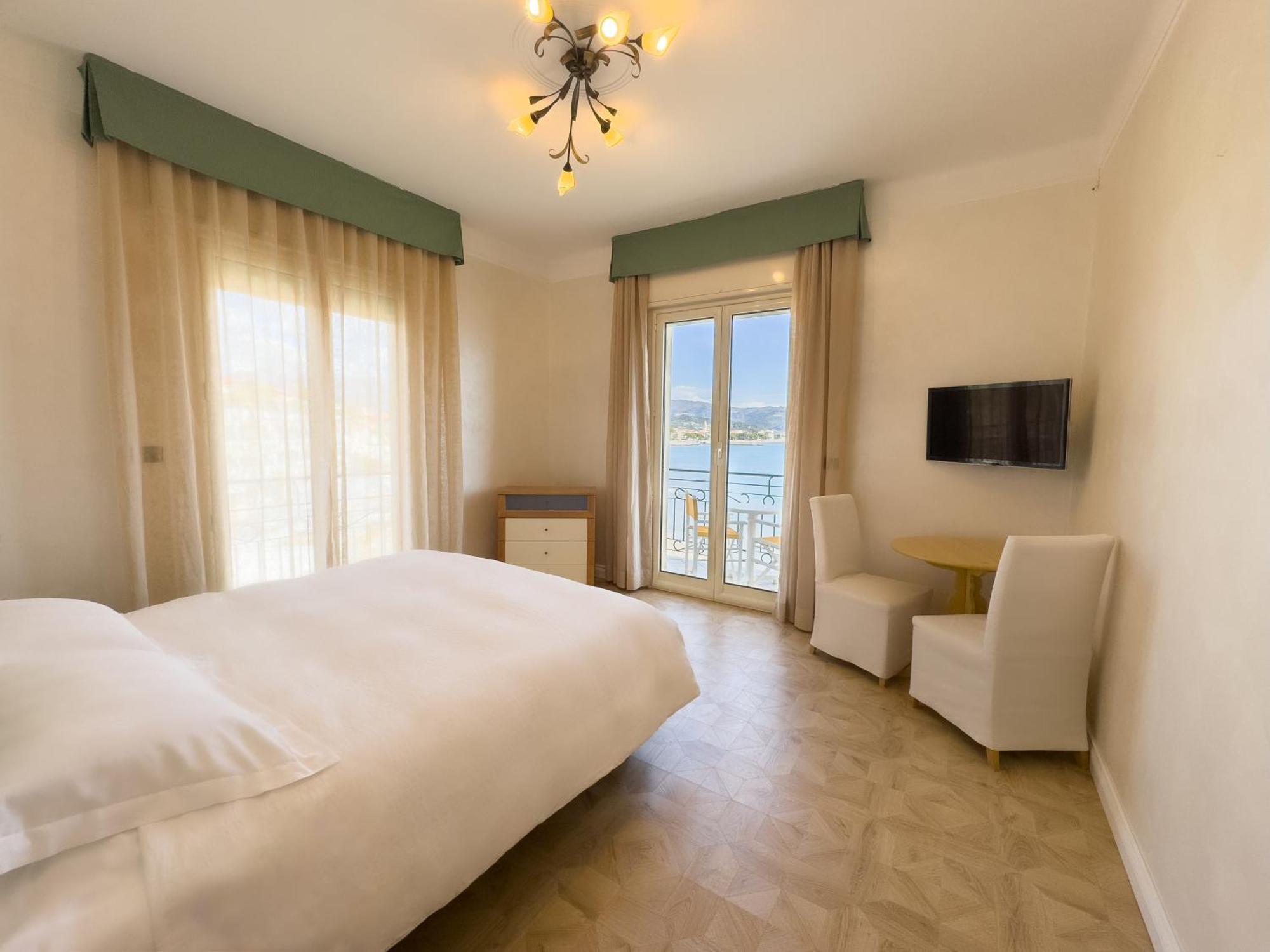 Jasmin Charme Hotel Diano Marina Exterior photo