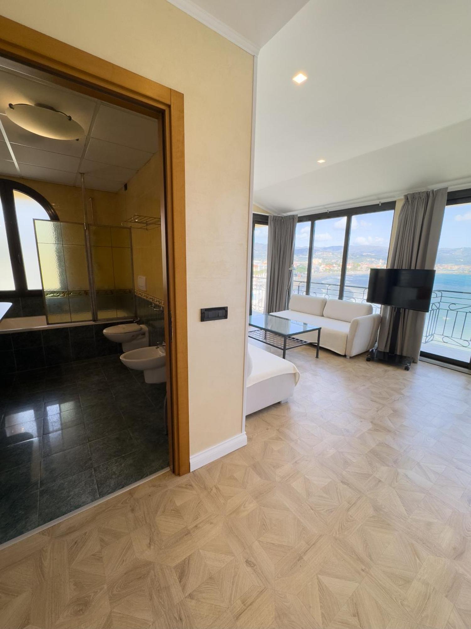 Jasmin Charme Hotel Diano Marina Exterior photo